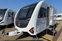 Caravane de voyage tout-terrain en aluminium, maison mobile, camping-car avec panneau solaire et rangement sur le toit pour le camping