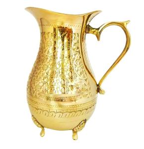 เหยือกน้ำโลหะสำเร็จรูปทำด้วยมือคุณภาพสูงเหยือกน้ำดีไซน์เนอร์ทองเหลืองพร้อมที่จับดีไซน์ล่าสุด - Product Image 1