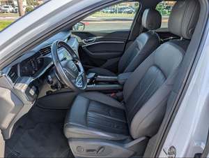 Audi E-tron Premium Plus Quattro AWD 2021, SUV élégant - Product Image 2