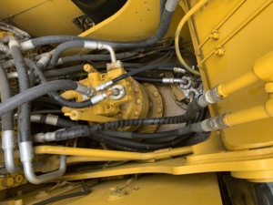 Escavatore Cingolato Caterpillar 323D2L con Capacità Benna di 1,38m e Sistema Idraulico Intelligente, Escavatore con Sottocarro Lungo - Product Image 6
