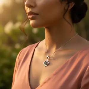 Colgante de Plata 925 con Flor de Ónice Negro para Mujer, Amuleto Religioso Hecho a Mano con Baño de Rodio y Piedras de Ópalo y Amatista, Ideal para Regalo - Product Image 2