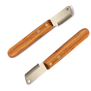 Peine Profesional para Mascotas Surtech International Premium - Mango Ergonómico de Madera, Dientes de Acero Inoxidable, 150g, Herramienta Profesional para Desenredar - Product Image 4