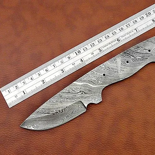 बिक्री के लिए कस्टम हस्तनिर्मित दमिश्क शिकार चाकू अनुकूलित दमिश्क स्टील शुद्ध चमड़े की म्यान शिकार चाकू