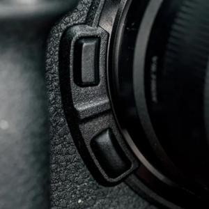 Kit de cámara digital DSLR con lentes con zoom de 18-55 mm y 75-300 mm – Negro - Product Image 2