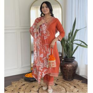 Rayón Kurti de calidad superior con pantalón a juego para oficina y ropa informal disponible a los mejores precios de la India - Product Image 1