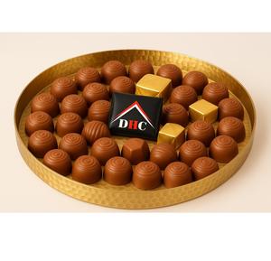 Bandeja decorativa de metal para servir, color dorado, tiene el encanto único de los chocolates que es perfecto para Navidad - Product Image 6