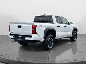 รถกระบะโตโยต้า ทาโคมา TRD ออฟโรด ปี 2024 ไมล์น้อย เกียร์อัตโนมัติ - Product Image 2