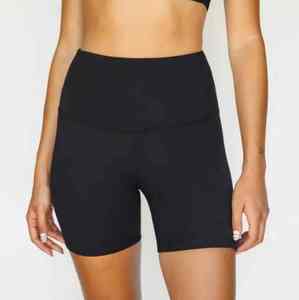 Lo último de 2025, Sujetador deportivo con estampado de leopardo personalizado sostenible, Top de Yoga con múltiples correas y ropa deportiva - Product Image 3