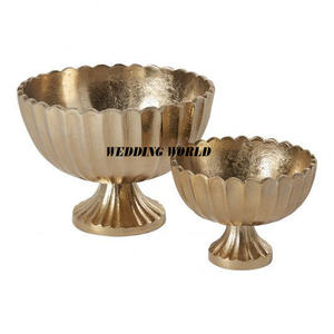 Ensemble de deux bols à chocolat en aluminium, forme ronde, faits à la main, bol à bonbons, finition dorée, nouveau bol à chocolat de luxe - Product Image 1