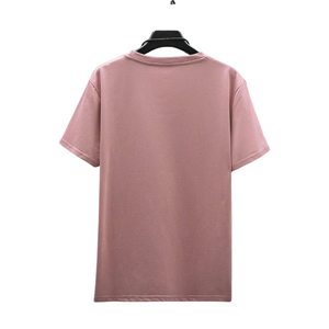 Camiseta de manga corta rosa para hombre, cuello redondo, corte regular, logotipo frontal, secado rápido, transpirable, para uso diario en verano - Product Image 2