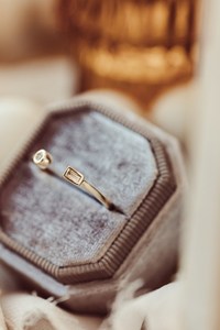 Bague ouverte en or blanc massif 10 carats avec baguette et bague de fiançailles et de mariage en diamant de laboratoire de taille ronde - Product Image 6