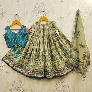 Lehenga Choli Largo de Poliéster Verde Pista para Niñas, Ropa Étnica Estampada para Diwali, Bodas y Fiestas - Product Image 1