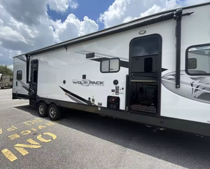 Autocaravana Usada 2023 F-o-r-e-s-t R-i-v-e-r Wolf Pack 25PACK12, Remolque de Viaje, Autocaravana con Camper en el Techo - Product Image 2