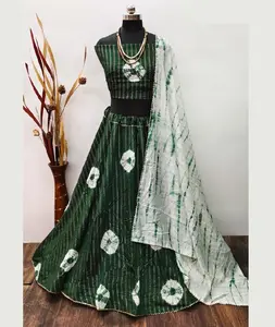 Vente chaude mariage et Festival porter des femmes Lehenga Choli broderie travail et impression Batik avec bordure en dentelle Dupatta pour les femmes