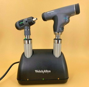 Cargador de Escritorio Welch Allyn con Otoscopio Macroview y Oftalmoscopio Panóptico - Product Image 1