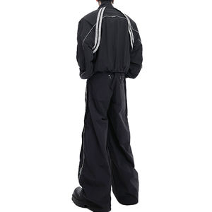 Ensemble 2 pièces veste et pantalon de jogging en nylon pour homme avec logo personnalisé, coupe ample, fermeture éclair, coupe-vent de sport en polyester avec rayures - Product Image 5