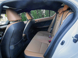 Lexus IS 350 F SPORT Design d'occasion propre 2024 - Product Image 6