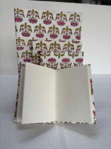 สมุดบันทึกพกพาทำมือ ปกผ้าฝ้ายพิมพ์ลายบล็อก หรูหรา เป็นมิตรกับสิ่งแวดล้อม ทำจากกระดาษรีไซเคิล  งานฝีมือ  พร้อมอุปกรณ์เครื่องเขียน - Product Image 2