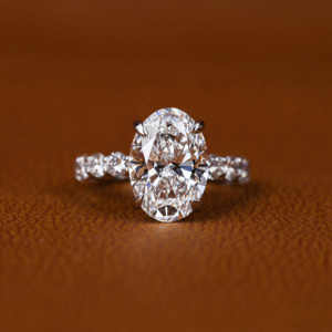 14KT Or Blanc 3.5 CT Bague de Fiançailles en Diamant Coupe Ovale Style Classique Hidden Halo Setting IGI Certificate Lab Grown Diamond - Product Image 1