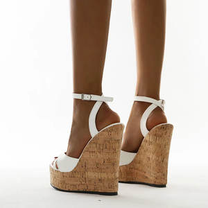 รองเท้าส้นเตารีดแบบเรียบง่าย เปิดนิ้วเท้า ระบายอากาศได้ดี พื้นรองเท้าด้านนอกทำจากไม้ก๊อก พื้นรองเท้าด้านในทำจากตาข่าย EVA เพิ่มความสูง เหมาะสำหรับฤดูใบไม้ผลิและฤดูร้อน - Product Image 2