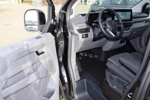 Nuovissimo VW T7 Caravelle Life Lang 9 Posti 4 Cilindri 150 CV Van/Minibus GCC Diesel Trasmissione Automatica Euro6e - Product Image 2