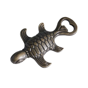 Abridor de Botellas Decorativo de Metal de Hierro de Primera Calidad, Estilo Moderno, Ecológico y Sostenible, Acabado Dorado y Negro, Forma de Escorpión Antiguo - Product Image 3