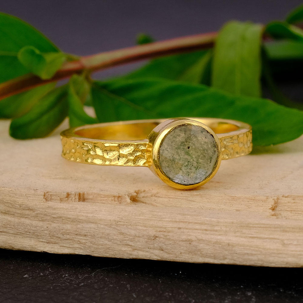 สีเขียว