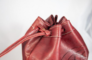 กระเป๋าเป้สะพายหลังทำด้วยมือสำหรับหนังโมร็อกโกสีชมพูสไตล์โบฮีเมียนวินเทจพร้อมการแกะสลักหนังแท้ธรรมชาติ - Product Image 3