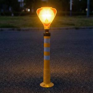 Ensemble de balises triangulaires solaires jaunes clignotantes pour la signalisation routière, en aluminium, plastique et PC, pour la sécurité routière - Product Image 2