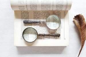 Loupe authentique de style rococo, loupe à main vintage en argent, loupe de lecture pour les journaux, accessoire classique en argent - Product Image 3