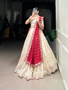 Lehenga ผ้าไหม vichitra ที่มีเลื่อมประณีตและด้ายเย็บปักถักร้อย choli ชุดแต่งงานอินเทรนด์ที่มีสัมผัสแบบดั้งเดิม - Product Image 3
