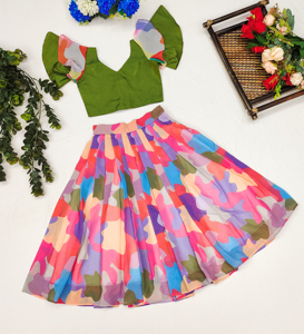 Lehenga Choli ethnique de créateur pour filles, haut Shoryam Fashion Palak vert à manches à volants, imprimé camouflage multicolore vibrant - Product Image 1