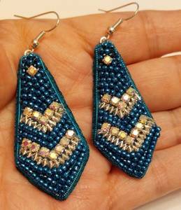 Pendientes de cuentas bohemias con flecos en cascada Andy de diseño turquesa, regalo de joyería único - Product Image 1