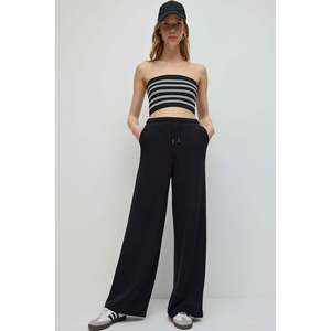 Pantalon de survêtement à jambes larges en tissu modal, toucher doux et soyeux, sans plis - Product Image 1