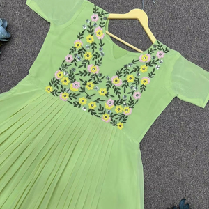 Magnifique maxi une pièce de vêtements d'été de créateur - Product Image 1