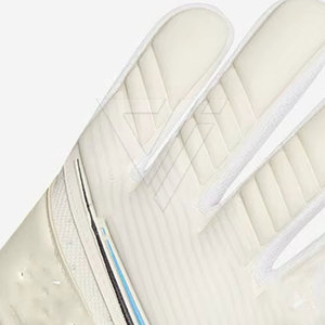 ถุงมือผู้รักษาประตูหนังนุ่มพิเศษ สวมใส่สบาย คุณภาพสูง กันลื่น สายรัดข้อมือปรับได้ ผลิตในปากีสถาน - Product Image 6