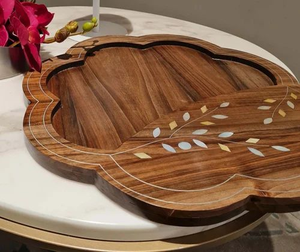 Plateau en incrustation de nacre fait à la main Plateau de service Eid Mubarak artisanal élégant avec des cadeaux opulents MOP Designs - Product Image 5