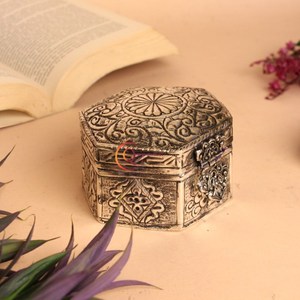 Boîte à bijoux faite à la main en laiton de style vintage Boîte de présentation de bijoux de forme hexagonale au design luxueux à bas prix - Product Image 3