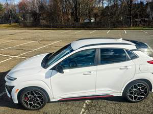 Hyundai Kona N 2022, Bajo Kilometraje, Caja de Cambios Automática, Volante a la Izquierda, Neumáticos R20, Estado Ligeramente Usado - Product Image 3