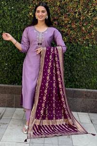 Grand ensemble élégant et droit de pantalon Kurti Dupatta Collection ethnique indienne opulente pour la vente en gros B2B et les cadeaux d'entreprise - Product Image 2