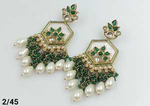 PENDIENTES TRADICIONALES Y DE MODA INDIOS KUNDAN CHAPADO EN ORO CON PENDIENTES DE PERLAS Y PENDIENTES DE BOLLYWOOD PARA MUJERES Y NIÑAS - Product Image 3