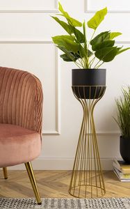 Durable Metal Decorative <b>Planter</b> With <b>Gold</b> Finished Resistant To Weathering Ideal For Garden And Patio Use - Product Image 4