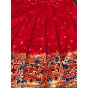 Impresionante Vestido de Fiesta de Seda Banarasi con Tejido Zari Rojo, Elegantes Vestidos de Noche - Product Image 3