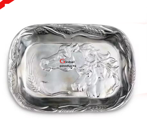 Plato de servicio de diseñador con acabado dorado de aluminio y metal dorado para restaurante y bar de hotel - Product Image 3