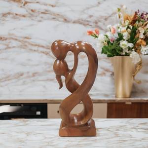 Escultura 'Beso del Día de San Valentín' de Madera Maciza Hecha a Mano, Diseño Artístico Tallado y Grabado, Decoración de Mesa Pulida a Mano - Product Image 4