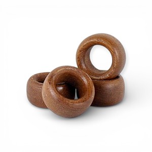 Ensemble de six anneaux de serviette en bois faits à la main avec un design rond lisse pour une décoration élégante de table à manger - Product Image 5
