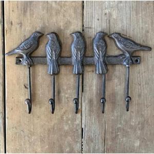 Gancho de pared de hierro forjado tradicional hecho a mano con un acabado negro envejecido para la decoración de la entrada y la organización del hogar - Product Image 6