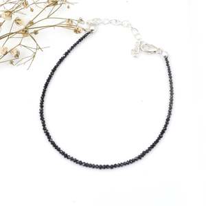 Pulsera de Diamantes Negros con Cuentas Facetadas en Oro de 18K, Brazalete Moderno para Bodas, Fiestas, Compromisos y Regalos - Product Image 4