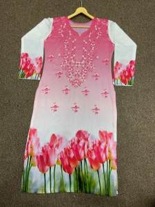 เสื้อตัวบนที่สวยงามในผ้าฝ้ายมัสลินหนักพิมพ์ลายดิจิตอลแฟนซีและงานปัก - Product Image 2