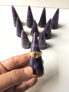 Porte-bague en lépidolite poli à la main |   Support de présentation de bijoux en cristal |   Approvisionnement en vrac - Product Image 2